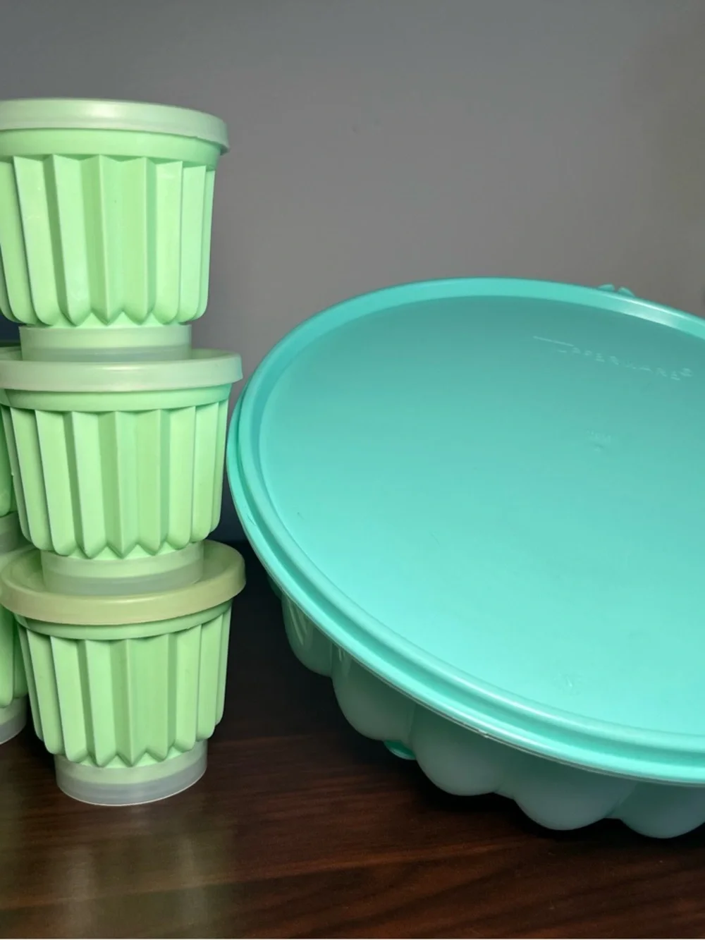 Iconic vintage Tupperware fluted Jello mold set with 6 individual mold. - Picture 2 of 15